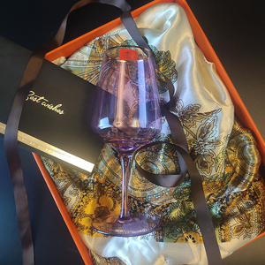 Copas de Vino Rosadas con Borde Dorado, Elegantes y Modernas, Diseño de Flauta de Vidrio Soplado a Mano para Fiestas y Decoración de Bodas - Product Image 6