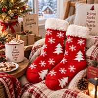 Chaussettes de Noël personnalisées pour femmes et hommes, chaussettes en tricot chaud d'hiver festives rouges avec motif de sapin de Noël et de flocon de neige, chaussettes en fourrure douce avec bordure en sherpa