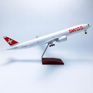 47cm 1/158 Ornement décoratif de B777-300er à commande vocale à LED à commande vocale Swiss Airlines - Product Image 2