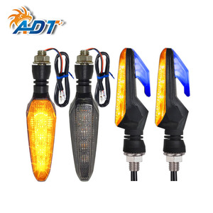 Feu arrière LED bicolore rouge/ambre ADT avec clignotant et lentille fumée 12 Volts universel pour moto - Product Image 4