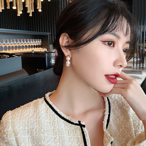 SongYi S925 gümüş iğne alaşım Minimalist tasarım moda kadın inci saplama küpe - Product Image 3