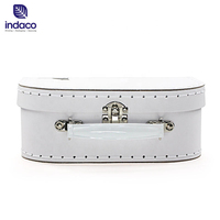 Petite boîte à main minimaliste noire avec imprimé chat, boîte de rangement cadeau cintrée et valise de rangement pour la maison