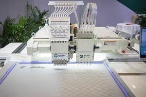 GX901 + P501 500*600mm Función mixta de bordado y perforación <span class=keywords><strong>aplicada</strong></span> en asientos e interiores de automóviles, yates, etc. - Product Image 3