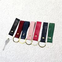 Porte-clés en cuir PU motif crocodile multicolore, personnalisable avec logo, anneau métallique anti-perte, style moderne et minimaliste pour clés de voiture