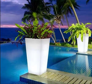 Grands pots <span class=keywords><strong>de</strong></span> fleurs décoratifs <span class=keywords><strong>de</strong></span> jardin illuminés par LED d'extérieur avec fleurs artificielles Jardinières en plastique PE - Product Image 1
