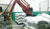 120公斤2500毫米工作半径4轴重型码垛工业机器人，用于纸箱袋堆叠