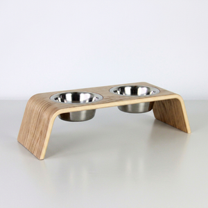Support surélevé pour gamelles d'animaux en bois de chêne et noyer, mangeoire arquée avec double gamelle en acier inoxydable, gravure personnalisée, OEM Vietnam - Product Image 1