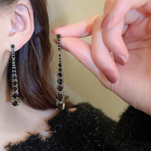 Pendientes de cristal de oro blanco con diseño de gota larga y tachuelas brillantes para mujer, joyería de moda - Product Image 6