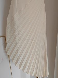 AELESEEN Robe de créateur asymétrique pour femme, Printemps-Été, Épaules dénudées, Patchwork Plissé, Coupe ajustée, Élégante pour Soirée - Product Image 4