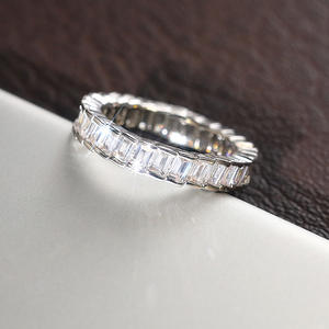 Anello di Diamanti T0243 in Oro Bianco con Taglio Smeraldo, Colore D Naturale, Anello di Fidanzamento Classico da Donna - Product Image 6