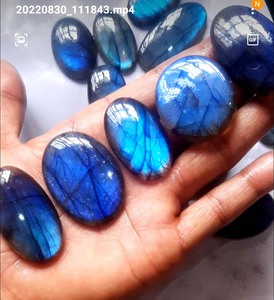 Pierre lisse en Labradorite de 40mm, 15mm à 20mm à 2. Ne labradorite sculpture de cœur pour bijoux de noël - Product Image 3