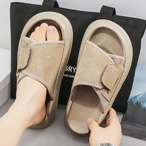 Claquettes pour hommes en faux daim beige à bout ouvert, avec doublure en maille, semelle EVA respirante, style créateur, à semelle épaisse - Product Image 3