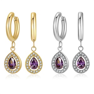 Boucles d'oreilles créoles populaires pour femmes, dorées, avec strass colorés - Product Image 4