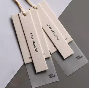 Étiquettes suspendues personnalisées en carton écologique pour dropshipping, étiquettes de prix de luxe pour vêtements avec logo, étiquettes de marque en papier recyclé - Product Image 1