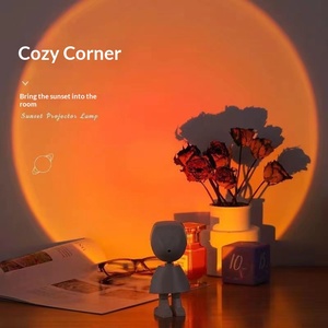 Lampe <span class=keywords><strong>de</strong></span> <span class=keywords><strong>projection</strong></span> d'ambiance RGB pour vente en gros transfrontalière en ligne, avec bouton PC, motif Petit <span class=keywords><strong>Homme</strong></span> Volant, veilleuse photo, effet arc-en-ciel au lever du soleil, moderne - Product Image 2