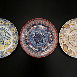 Ensemble d'assiettes à dîner marocaines en porcelaine fine, peintes à la main, écologiques et au design personnalisé - Product Image 2