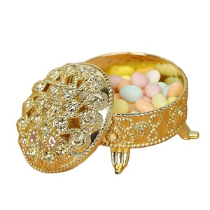 Conteneur <span class=keywords><strong>à</strong></span> <span class=keywords><strong>dragées</strong></span> en plastique bon marché Boîte en plastique orientale Forme de brûleur Boîte <span class=keywords><strong>à</strong></span> <span class=keywords><strong>dragées</strong></span> en or et argent Coffre oriental - Product Image 1
