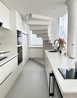 VIKO-Escalier en colimaçon incurvé de style blanc pur pour l'intérieur, de haute qualité, très vendu