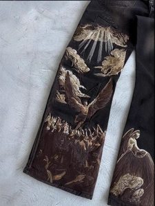<span class=keywords><strong>Jeans</strong></span> da Uomo Personalizzati a Gamba Dritta con Ricami Intricati, Lavaggio Scuro, Motivo Artistico Mitologico Ricamato su Denim - Product Image 5