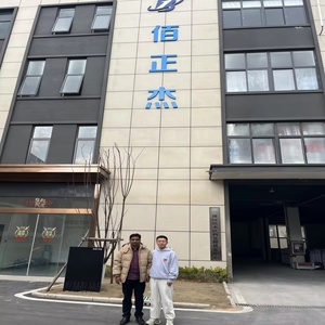 Ruban en butyle pour un toit résistant aux intempéries Patch un ruban en butyle pour les hangars extérieurs étanchéité de fenêtre et <span class=keywords><strong>réparation</strong></span> de fuite de tuyau - Product Image 6