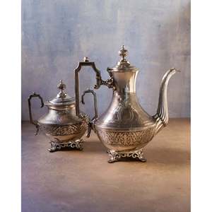 Set da Tè in Metallo Argentato Francese con Superficie Incisa e Manici con Anelli in Osso - Product Image 1