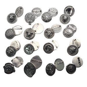 Broche de revers pour homme <span class=keywords><strong>Viking</strong></span> en acier inoxydable noir, motif tête de Jésus, loup et triangle en relief, style vintage, de Yiwu Aceon - Product Image 1