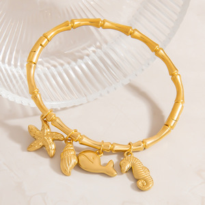 สร้อยข้อมือเสน่ห์ธีมมหาสมุทร ชุบทอง 18K ไทเทเนียมสตีล รูปปลาวาฬ ปลาดาว เปลือกหอย ของขวัญเครื่องประดับสำหรับทุกเพศ - Product Image 1