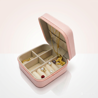 Boîte de rangement de bijoux de luxe en cuir PU, personnalisable (couleur et logo client), étui de voyage portable pour bijoux, 10x10x5cm