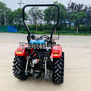 Tractor de ruedas Luoyang Huaxuan HD504 de 50 CV de perfil bajo para uso agrícola en huertos e invernaderos - Product Image 5