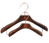 Perlweißes Benutzerdefiniertes Baby- und Kinderkleiderbügel-Set aus Holz mit Goldhaken und Logo
