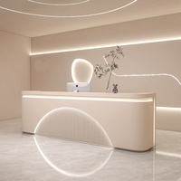 Bureau d'accueil moderne minimaliste en bois massif avec éclairage LED, écologique et durable, pour hôpital, supermarché, bureau, hall d'entrée, hôtel