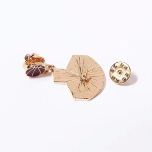 Fabricante de pines metálicos deportivos personalizados de fábrica, insignias de bádminton miniatura de metal hechas a mano, pin de solapa para trajes de <span class=keywords><strong>hombre</strong></span> y mujer - Product Image 4