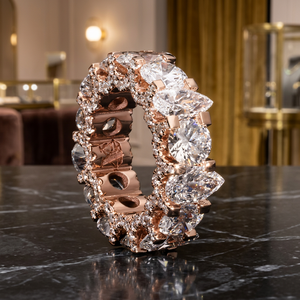 Anillo de Eternidad Chapado en Oro Rosa sobre Plata con Moissanita Ovalada y Redonda en Engaste Pavé, Joyería Unisex para Aniversario de Bodas - Product Image 5