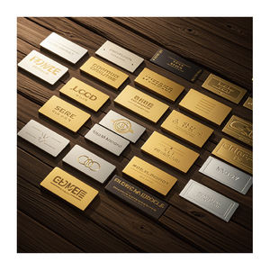 מפעל לוגו חרוט מותאם אישית תגי ריהוט מתכת מובלט פליז עתיק מותג מתכת לוחית תווית שם לריהוט - Product Image 1