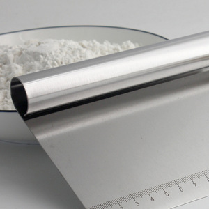 Cortador de Masa de Acero Inoxidable de Grado Alimenticio con Escalas, Raspador de Repostería, Apto para Lavavajillas, Libre de BPA, para Pasteles y Pan - Product Image 3