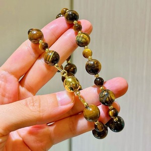 Collier en perles de pierre œil de tigre naturelle avec chaîne de clavicule en cristal au design ciel étoilé et perles rondes - Product Image 4