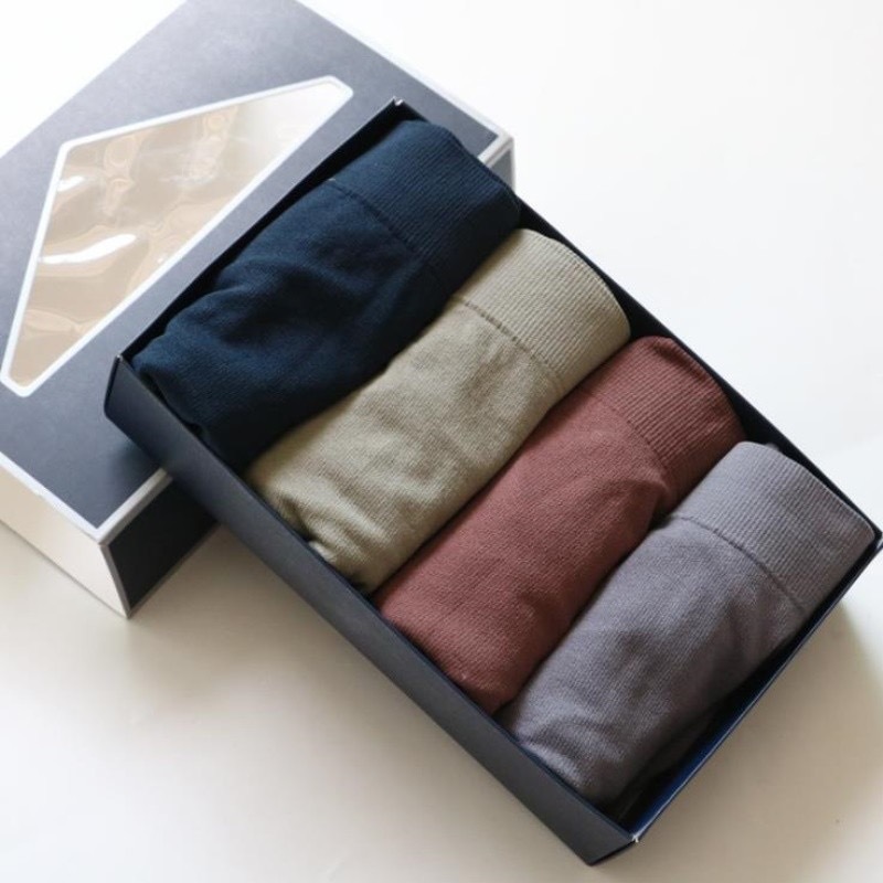 Conjunto de 4 piezas de colores mixtos.