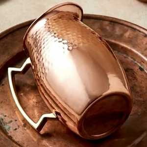 Carafe en cuivre artisanale Tamra Jal, magnifique récipient en cuivre semi-martelé, décoratif et fait main, écologique - Product Image 1