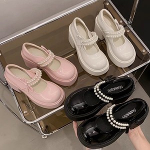 Le <span class=keywords><strong>scarpe</strong></span> in pelle PU dolci e alla moda da donna sono un must quando si abbinano a perle e gonne - Product Image 1