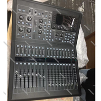 Console de mixage numérique M32R LIVE pour scène/studio avec 40 entrées, 16 préamplis micro professionnels, 25 bus de mixage et enregistrement multipistes
