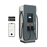 Borne de recharge rapide DC au sol 60 kW 120 kW 180 kW avec poteaux de guidage lumineux et pistolets de recharge CCS2 GBT CHAdeMO