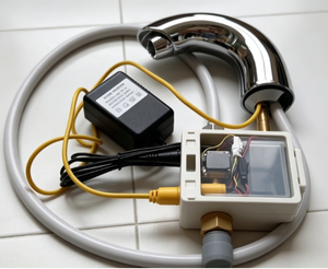 Robinet de lavabo sans contact à double alimentation, similaire au DLE112, capteur infrarouge intégré à la pointe du bec - Product Image 2