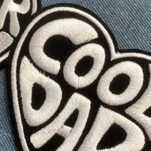 Patchs thermocollants écologiques en broderie 3D en forme de cœur Super Maman Cool Papa pour la décoration de vêtements, chaussures, chapeaux, sacs et pantalons - Product Image 2