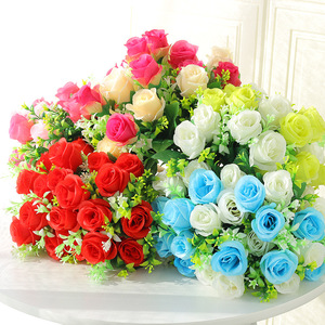 Bouquet de roses artificielles Xin Xinyi en soie, accessoires décoratifs pour la photographie de mariage, taille du lot - Product Image 1