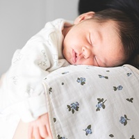 Bavoir en gaze six couches pour bébé, 100% coton, imperméable et anti-taches, protège-épaules, serviette anti-régurgitation pour nouveau-né