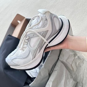 Chaussures de course respirantes et amortissantes de marque de luxe, vente en gros d'usine, chaussures décontractées tendance et à la mode, chaussures de marche - Product Image 1