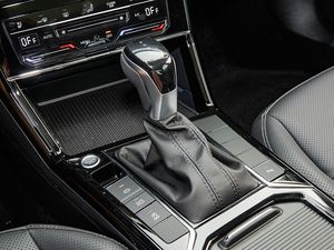 2025 per Volkswagen 1.5T per <span class=keywords><strong>Passat</strong></span> Pro <span class=keywords><strong>berlina</strong></span> a benzina di medie <span class=keywords><strong>dimensioni</strong></span> guida a mano sinistra nuova condizione con interni scuri per adulti - Product Image 6