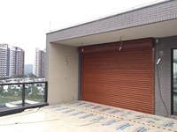 Portes extérieures d'hôtel modernes Emperor Fine EF Porte à enroulement Volet roulant automatique Télécommande Grain de bois Ignifuge Autre