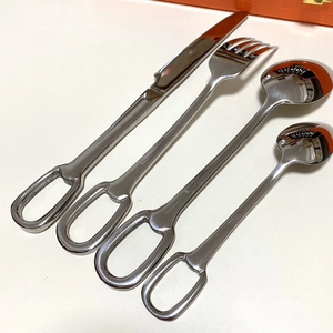 Thiết Kế Đồ Ăn Bộ 24-Peces Dao Dforks Và Thìa Bộ Với Biểu Tượng Tùy Chỉnh Bạc Và Màu Sắc Vàng - Product Image 2