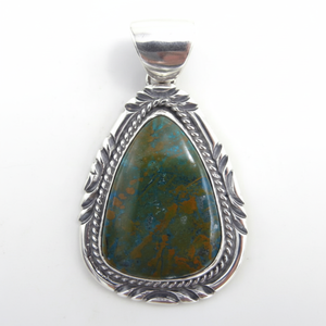 Colgante de turquesa verde navajo y plata de ley - Product Image 1